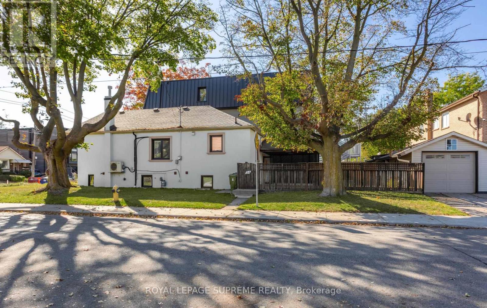 54 East Drive, Toronto (Rockcliffe-Smythe), Ontario  M6N 2N9 - Photo 2 - W14097028