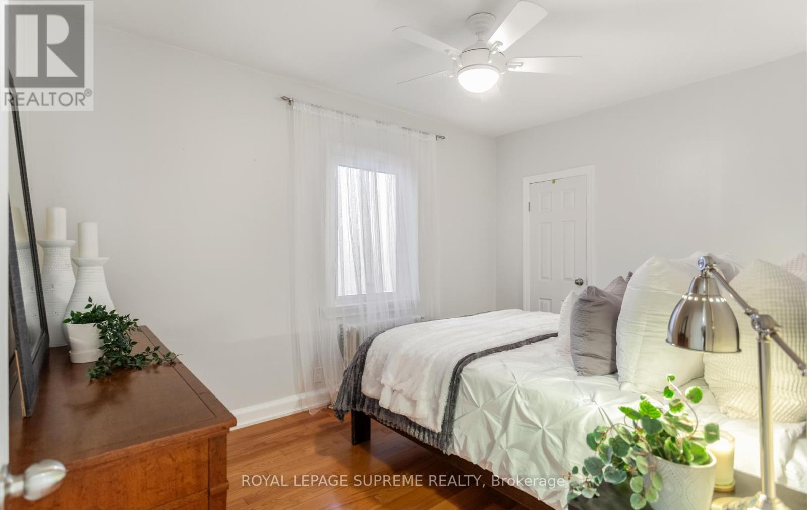 54 East Drive, Toronto (Rockcliffe-Smythe), Ontario  M6N 2N9 - Photo 20 - W14097028