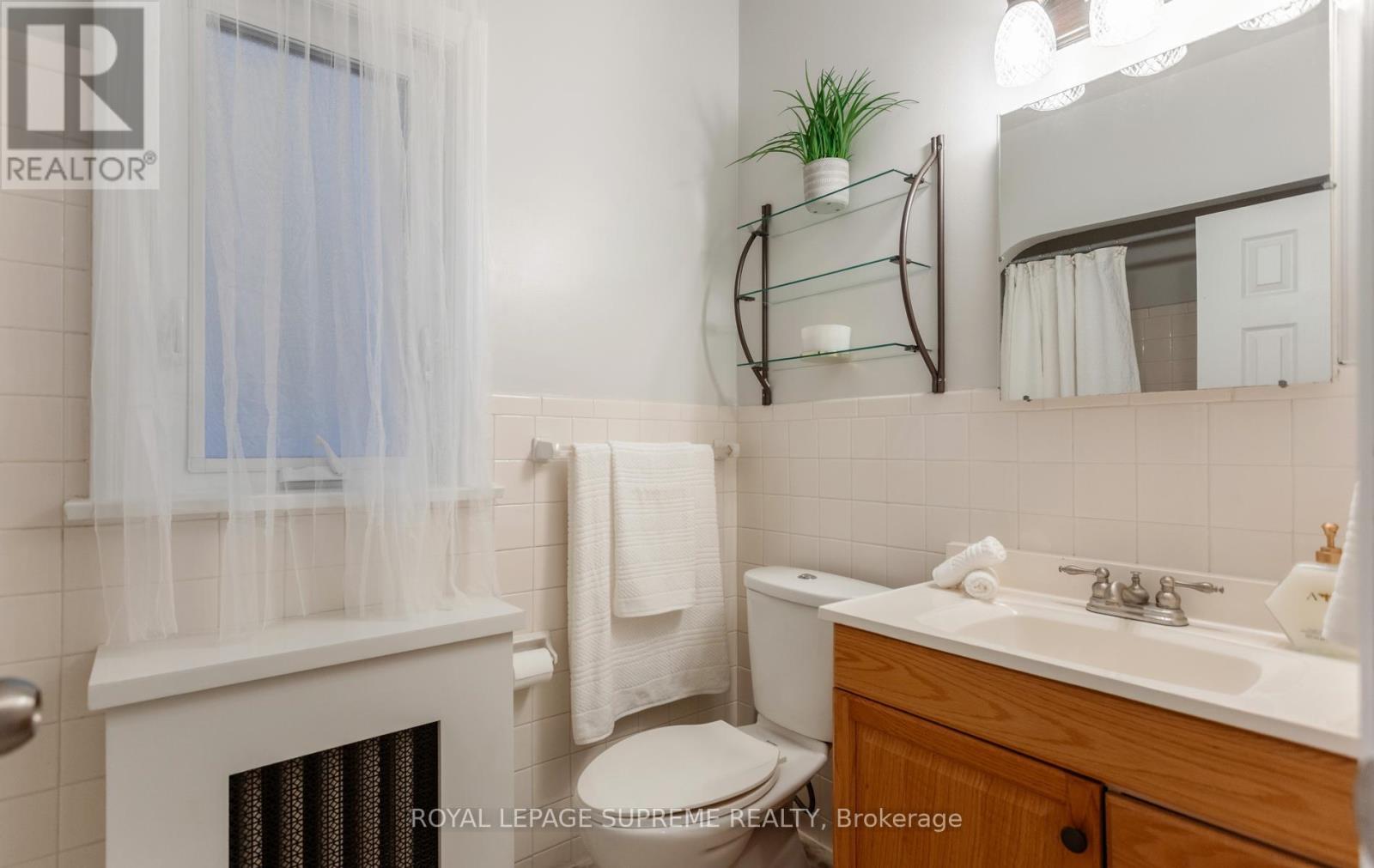 54 East Drive, Toronto (Rockcliffe-Smythe), Ontario  M6N 2N9 - Photo 21 - W14097028