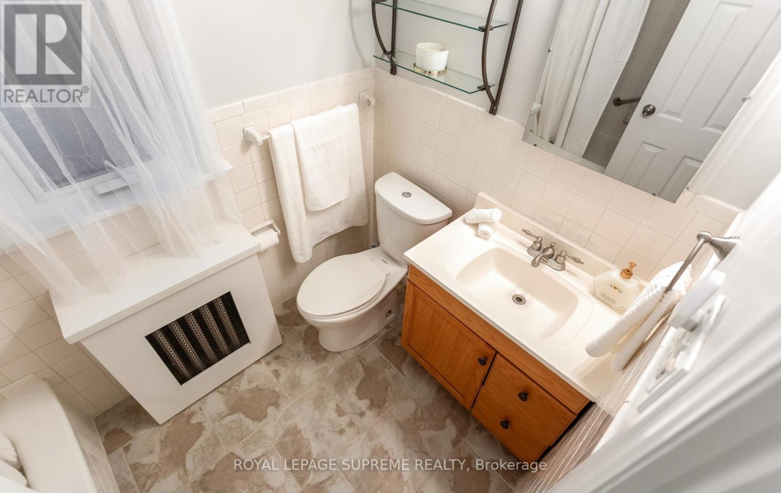 54 East Drive, Toronto (Rockcliffe-Smythe), Ontario  M6N 2N9 - Photo 22 - W14097028