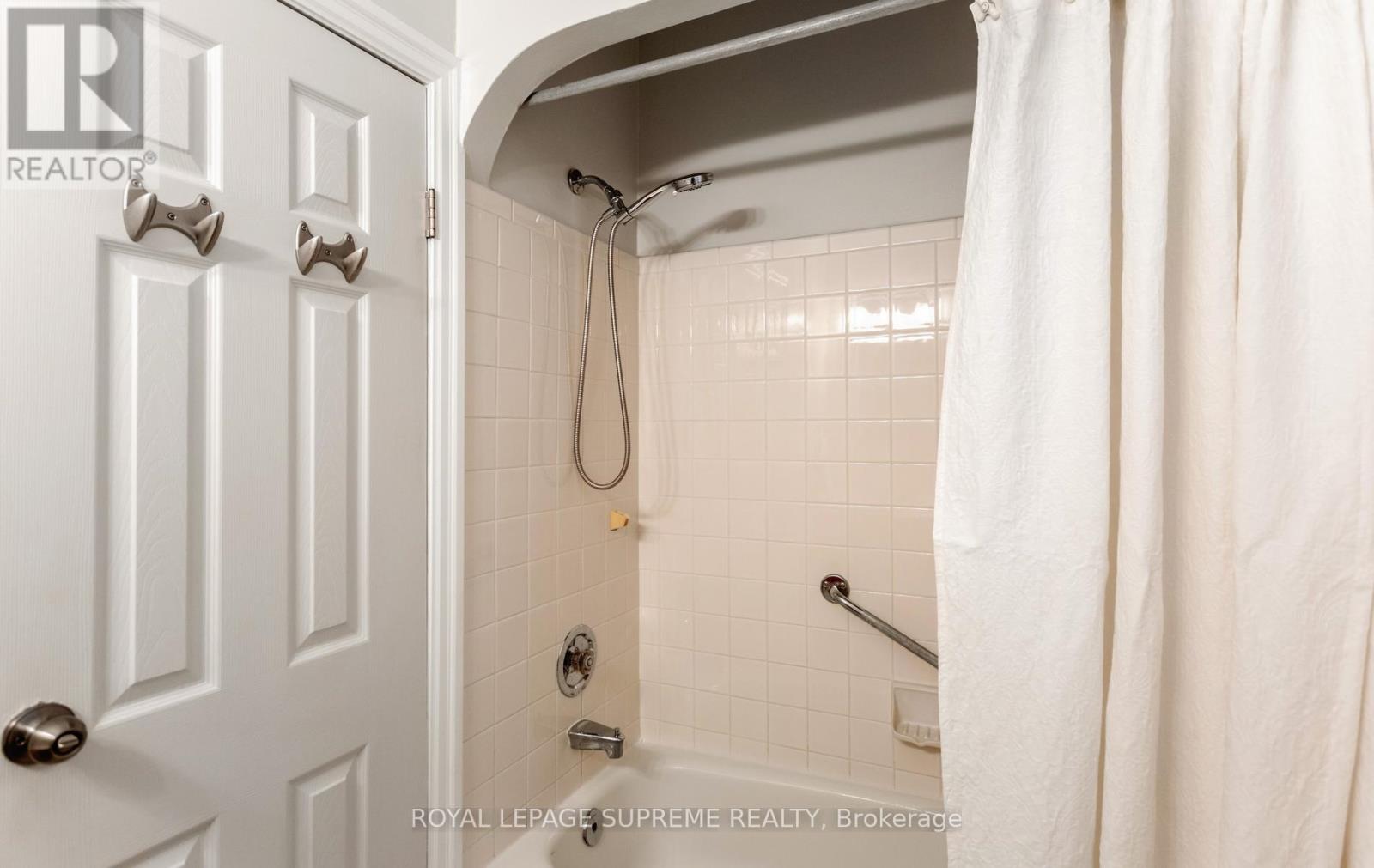 54 East Drive, Toronto (Rockcliffe-Smythe), Ontario  M6N 2N9 - Photo 23 - W14097028