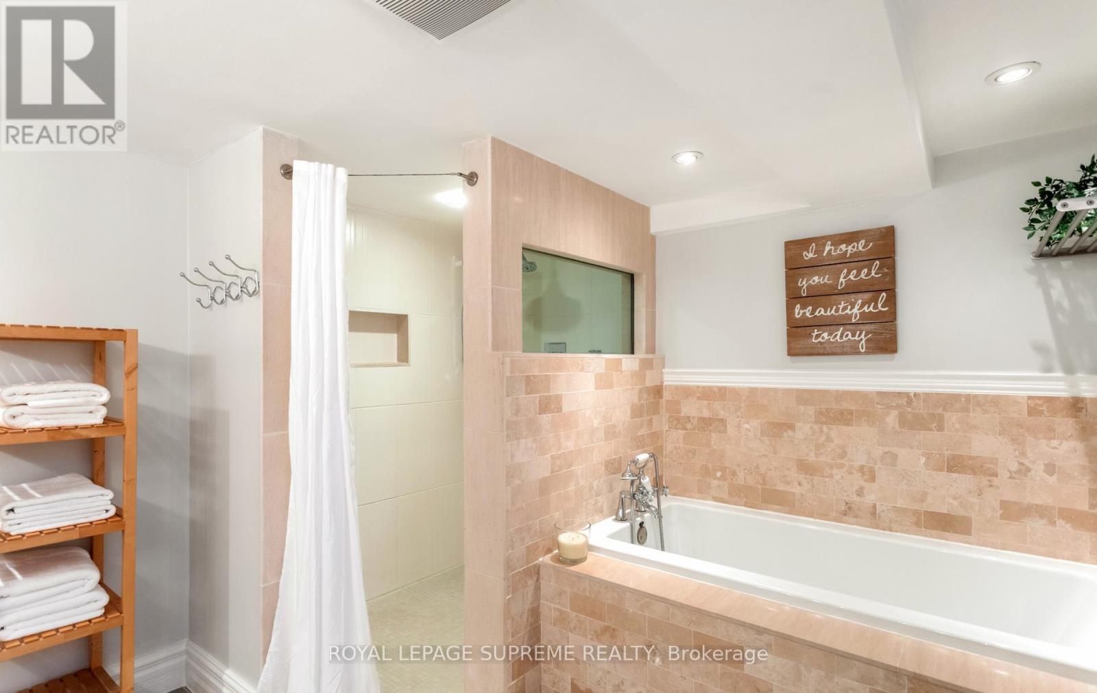 54 East Drive, Toronto (Rockcliffe-Smythe), Ontario  M6N 2N9 - Photo 36 - W14097028