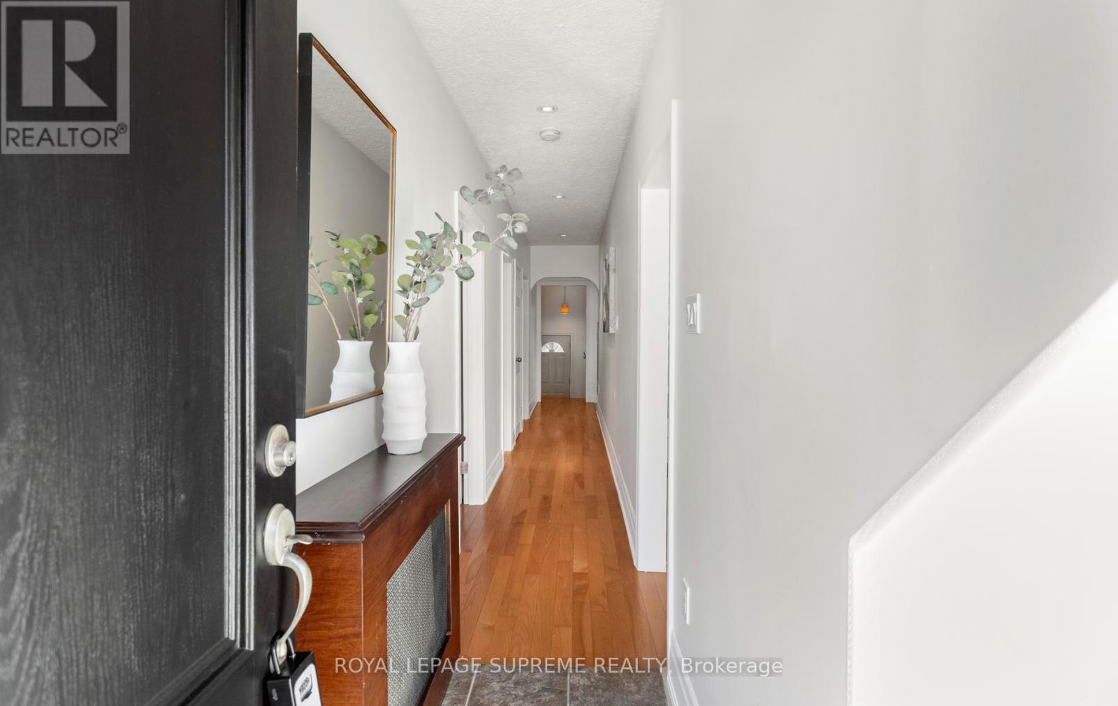 54 East Drive, Toronto (Rockcliffe-Smythe), Ontario  M6N 2N9 - Photo 4 - W14097028