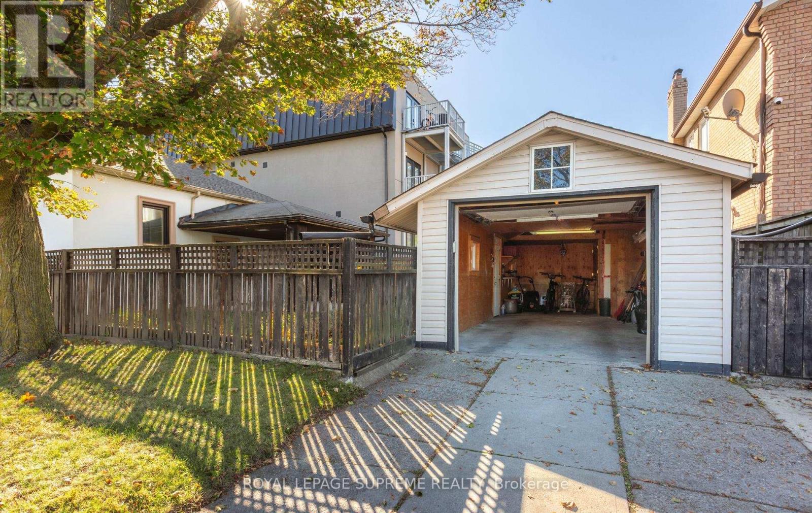 54 East Drive, Toronto (Rockcliffe-Smythe), Ontario  M6N 2N9 - Photo 48 - W14097028