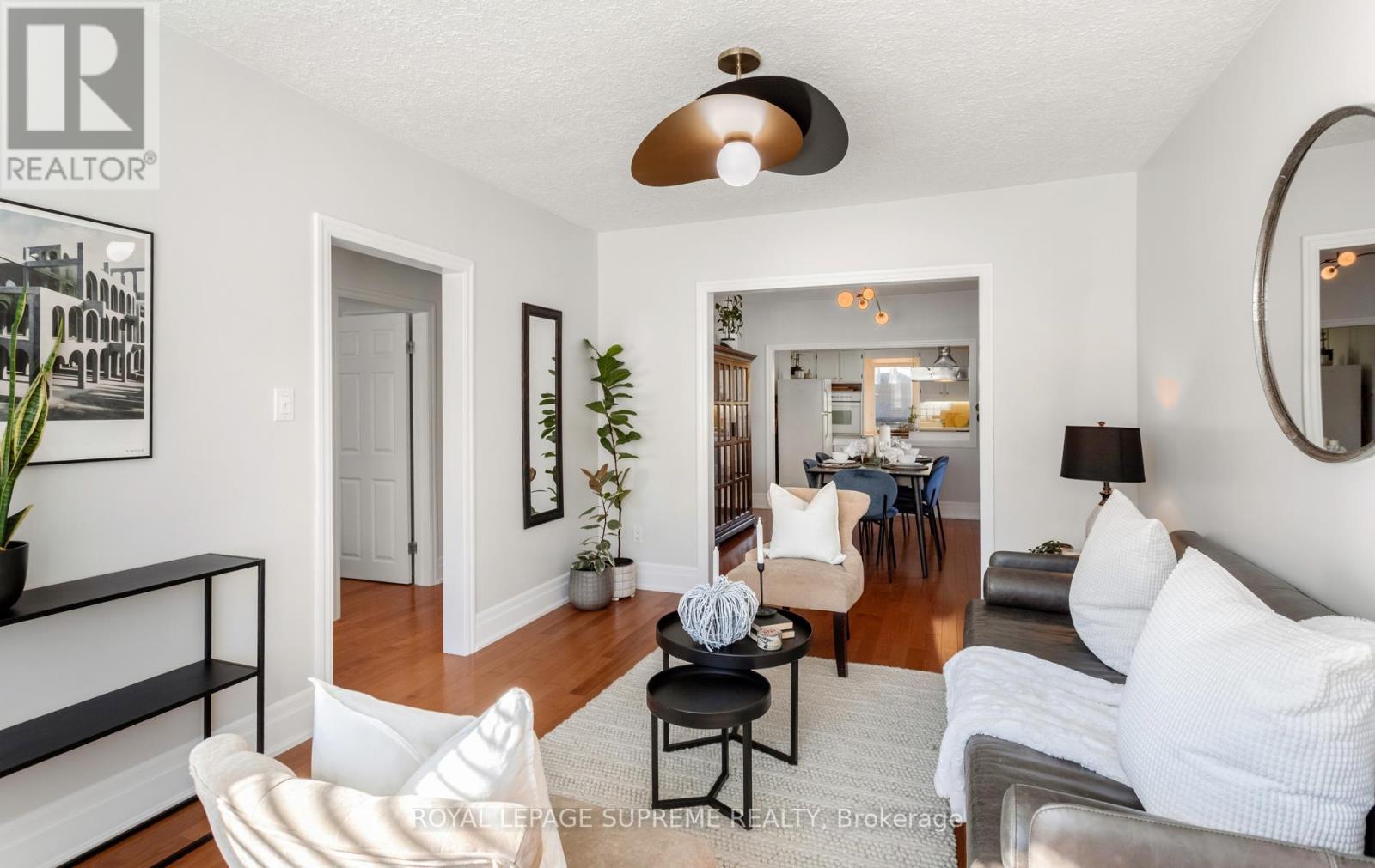 54 East Drive, Toronto (Rockcliffe-Smythe), Ontario  M6N 2N9 - Photo 5 - W14097028