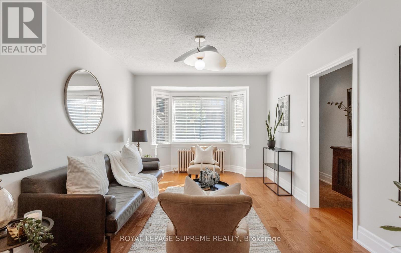 54 East Drive, Toronto (Rockcliffe-Smythe), Ontario  M6N 2N9 - Photo 7 - W14097028