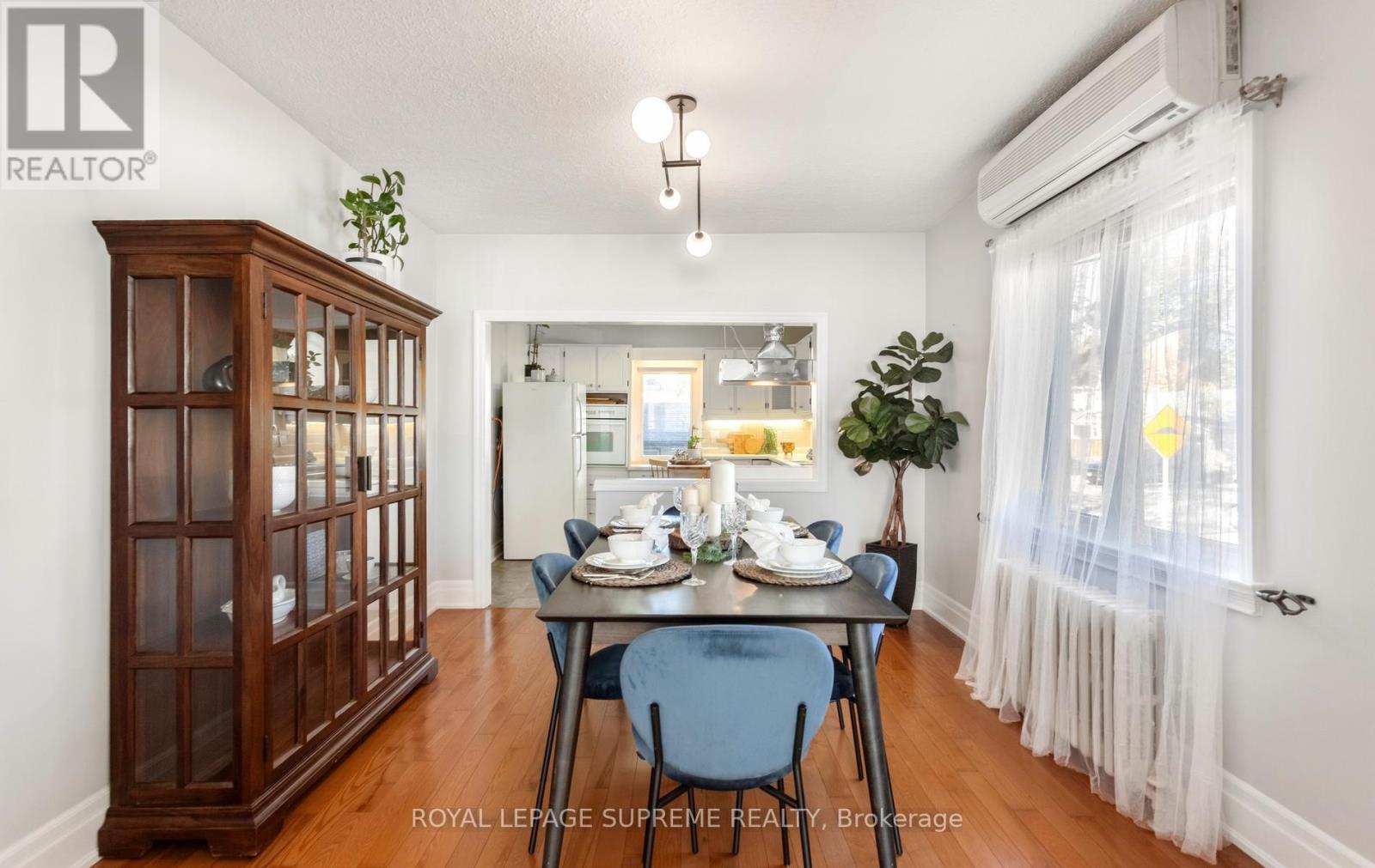 54 East Drive, Toronto (Rockcliffe-Smythe), Ontario  M6N 2N9 - Photo 8 - W14097028