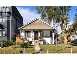 54 EAST DRIVE, Toronto, Ontario