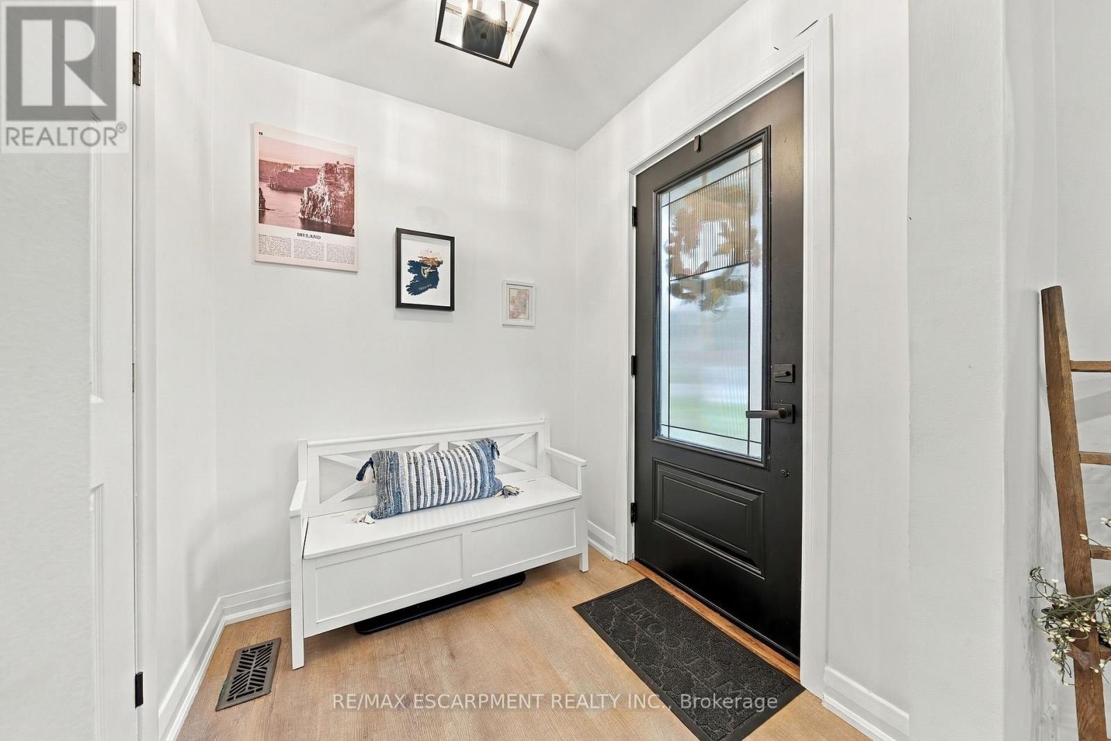 915 Tanager Avenue, Burlington, Ontario  L7T 2Y1 - Photo 3 - W14097150