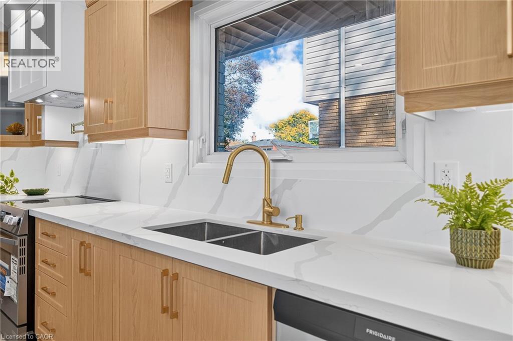 4 Bermuda Court, Hamilton, Ontario  L9C 2J8 - Photo 9 - 40872550