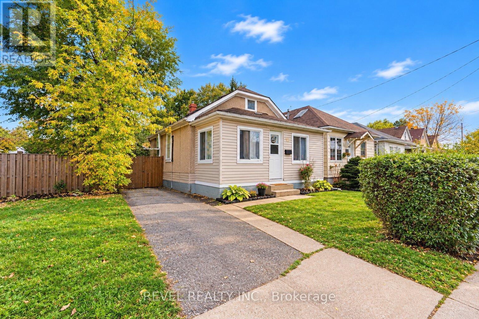 12 Merigold Street, St. Catharines (Western Hill), Ontario  L2S 2N3 - Photo 1 - X14097002