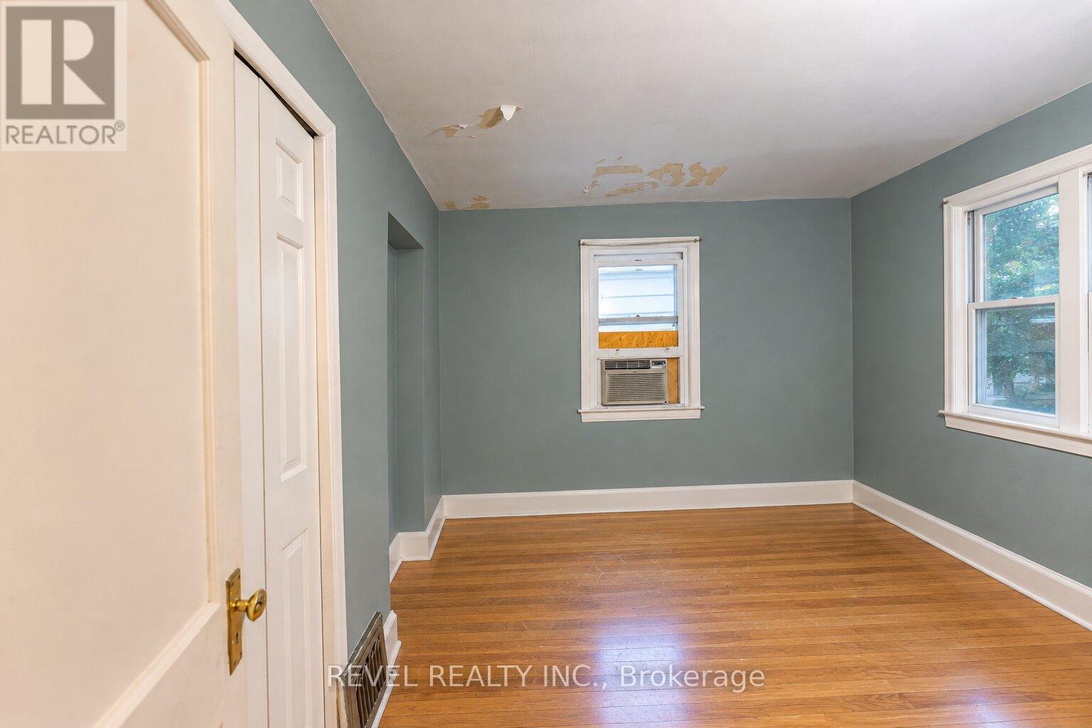 12 Merigold Street, St. Catharines (Western Hill), Ontario  L2S 2N3 - Photo 15 - X14097002