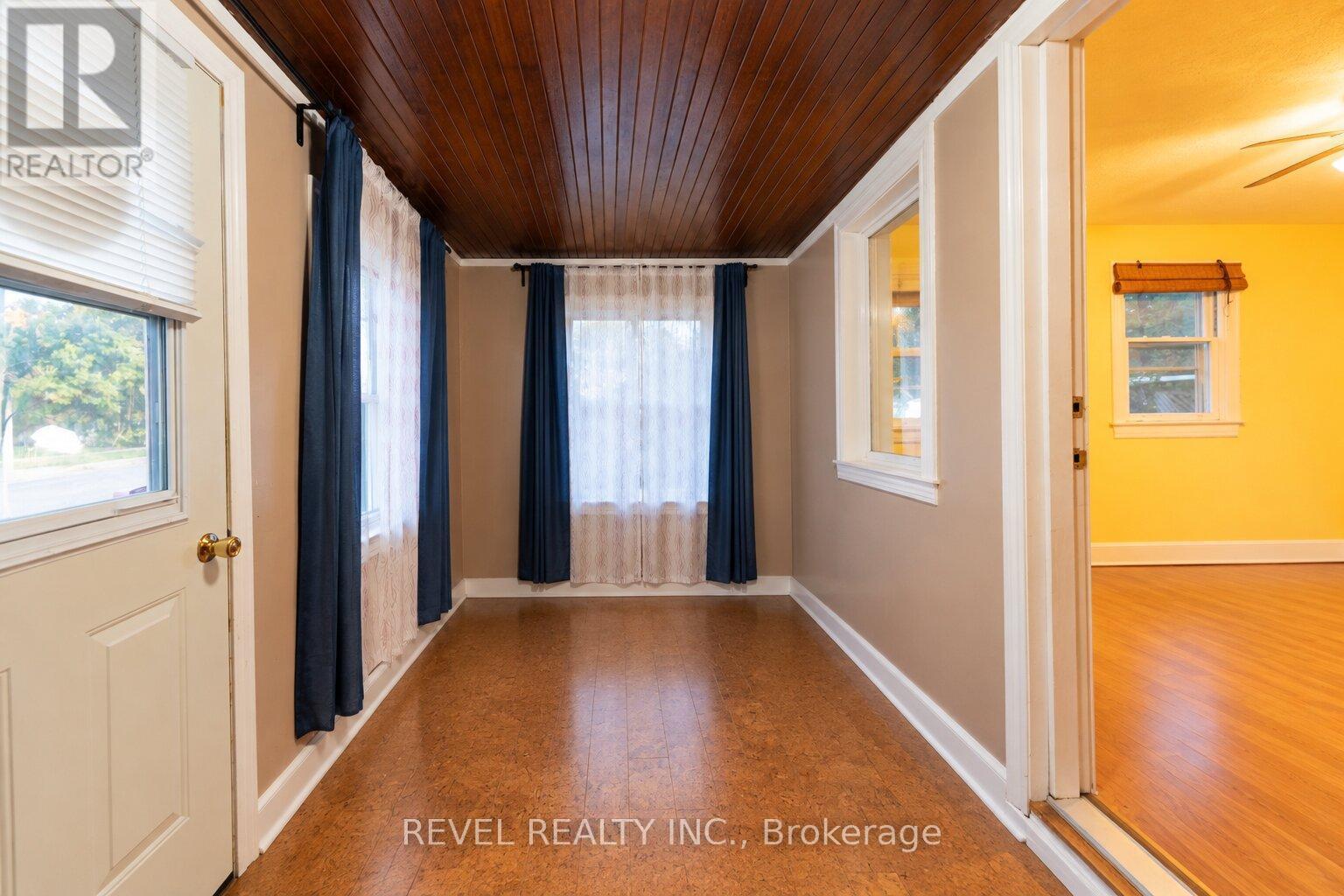 12 Merigold Street, St. Catharines (Western Hill), Ontario  L2S 2N3 - Photo 5 - X14097002