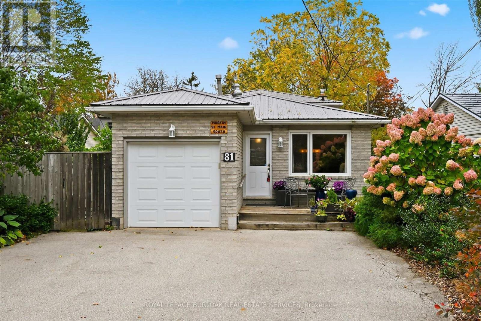 81 MAIN STREET S, hamilton (waterdown), Ontario
