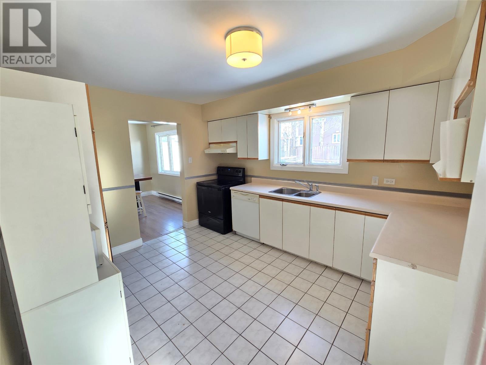 303 Carson Avenue, Labrador City — photo 9