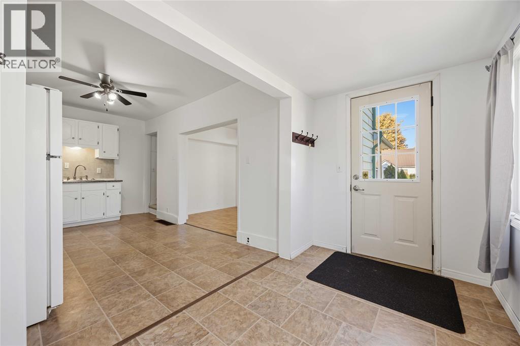 209 Queen Street, Wallaceburg, Ontario  N8A 1G4 - Photo 4 - 26025597