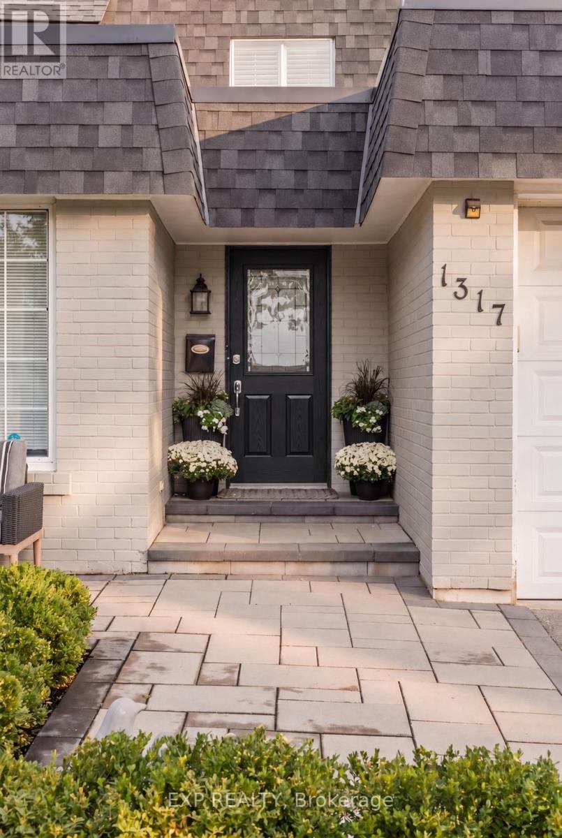 1317 Tredmore Drive, Mississauga, Ontario  L5J 3V5 - Photo 6 - W14093408