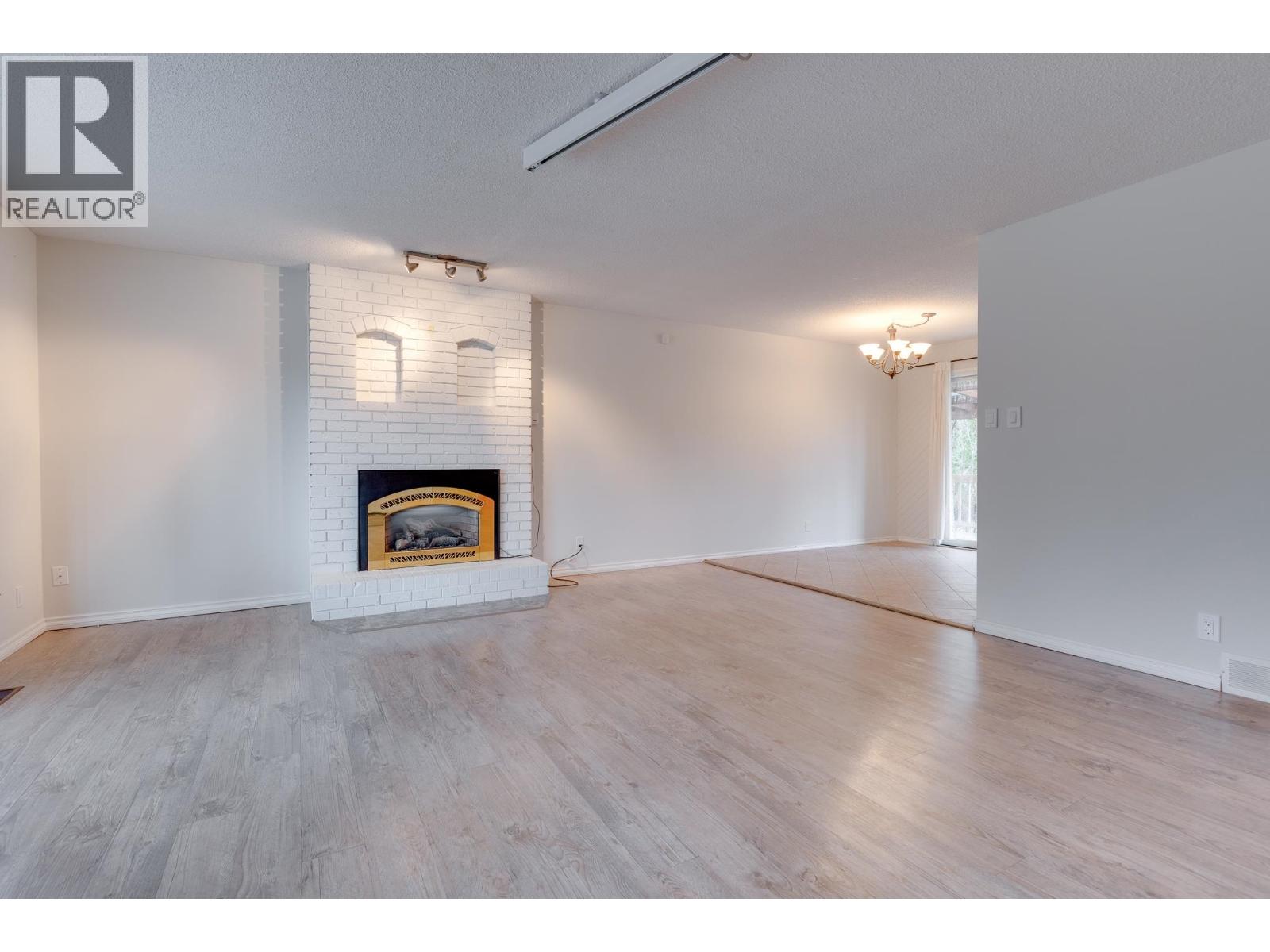 5220 York Place, Prince George, British Columbia  V2N 2A3 - Photo 2 - R3176867