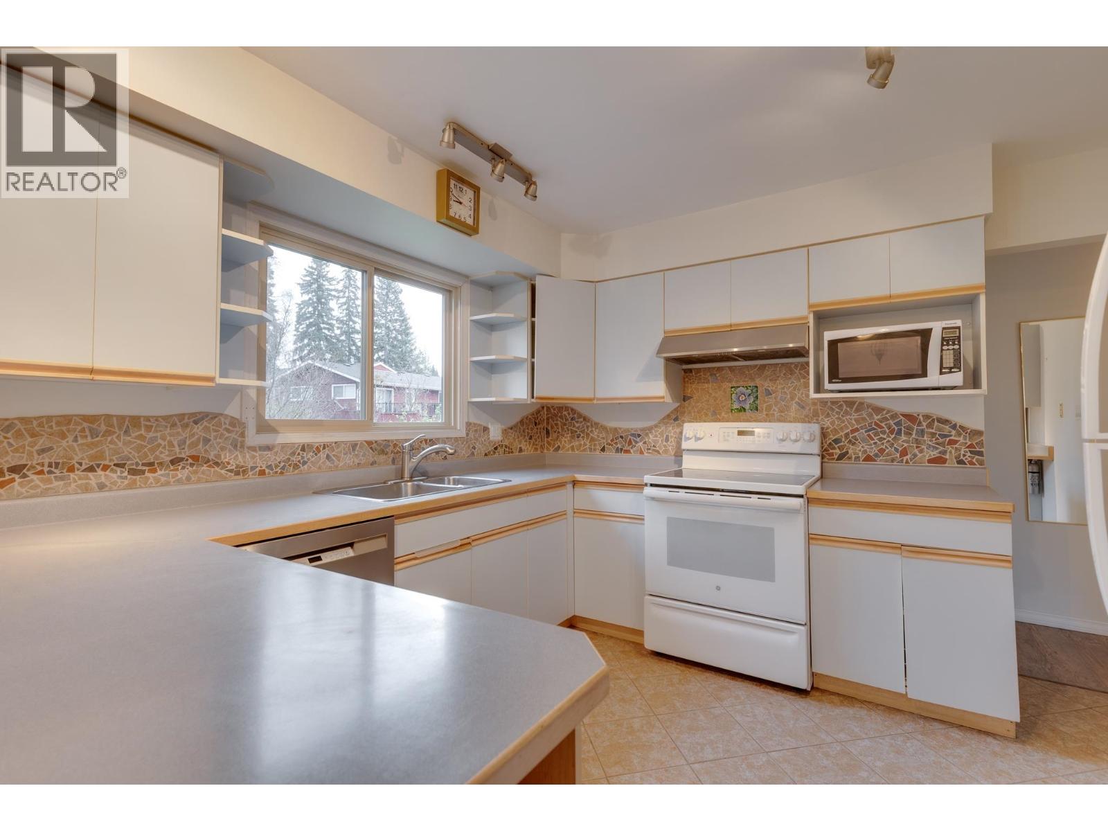 5220 York Place, Prince George, British Columbia  V2N 2A3 - Photo 9 - R3176867