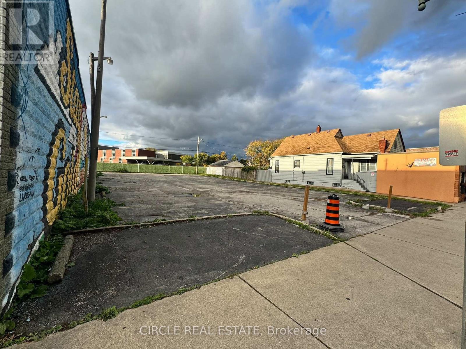 1092 Wyandotte Street E, Windsor, Ontario  N9A 3K2 - Photo 5 - X13821152