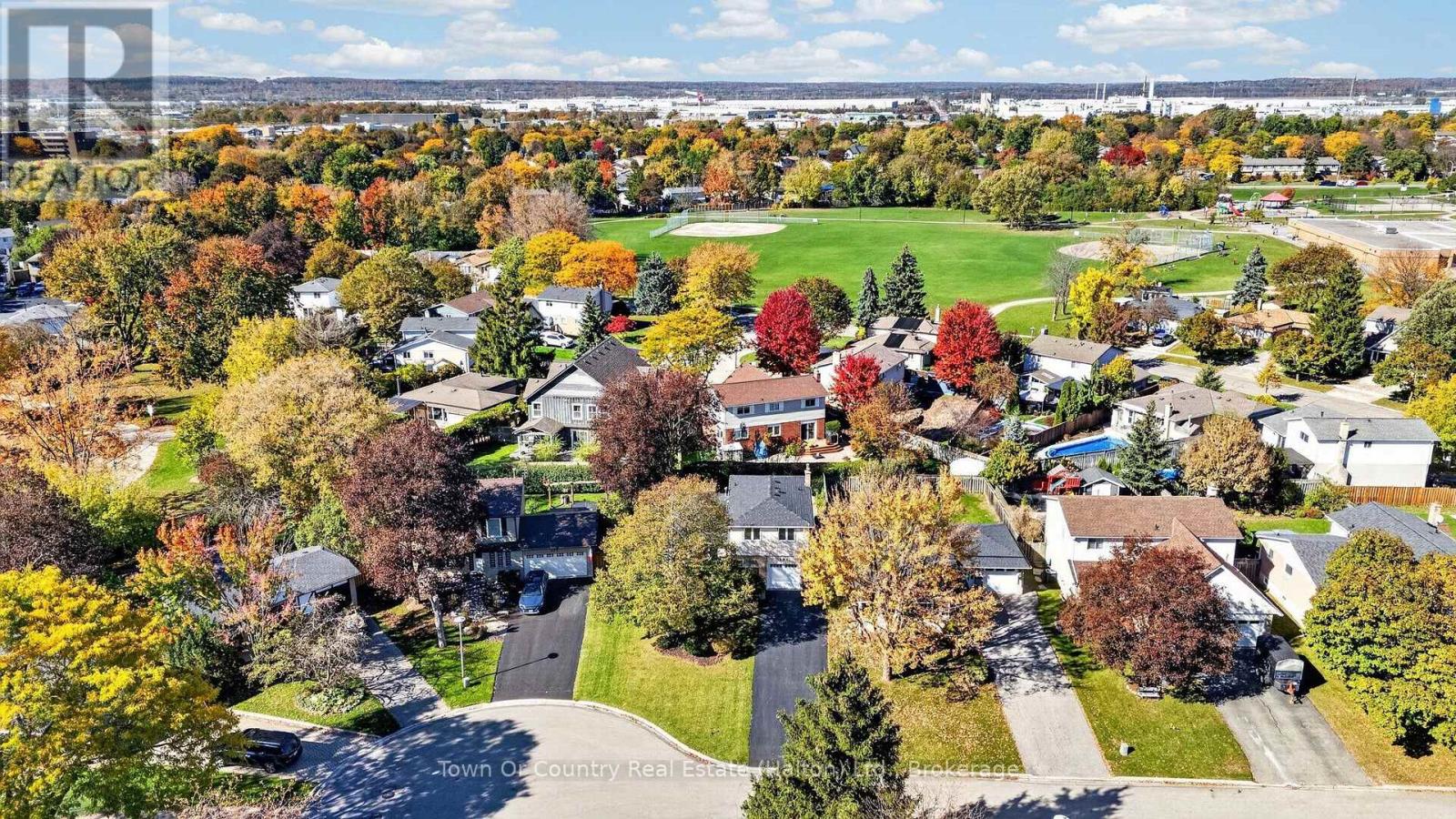 581 Lord Simcoe Court, Milton, Ontario  L9T 3B4 - Photo 2 - W14097260