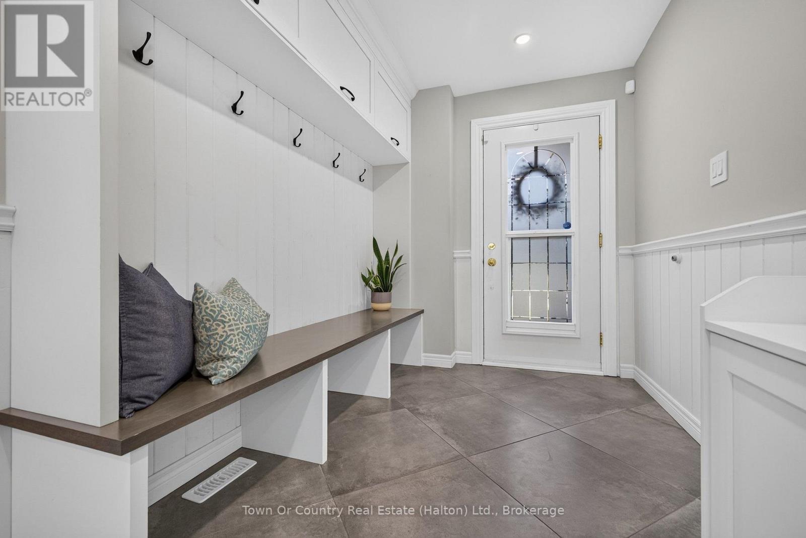 581 Lord Simcoe Court, Milton, Ontario  L9T 3B4 - Photo 4 - W14097260