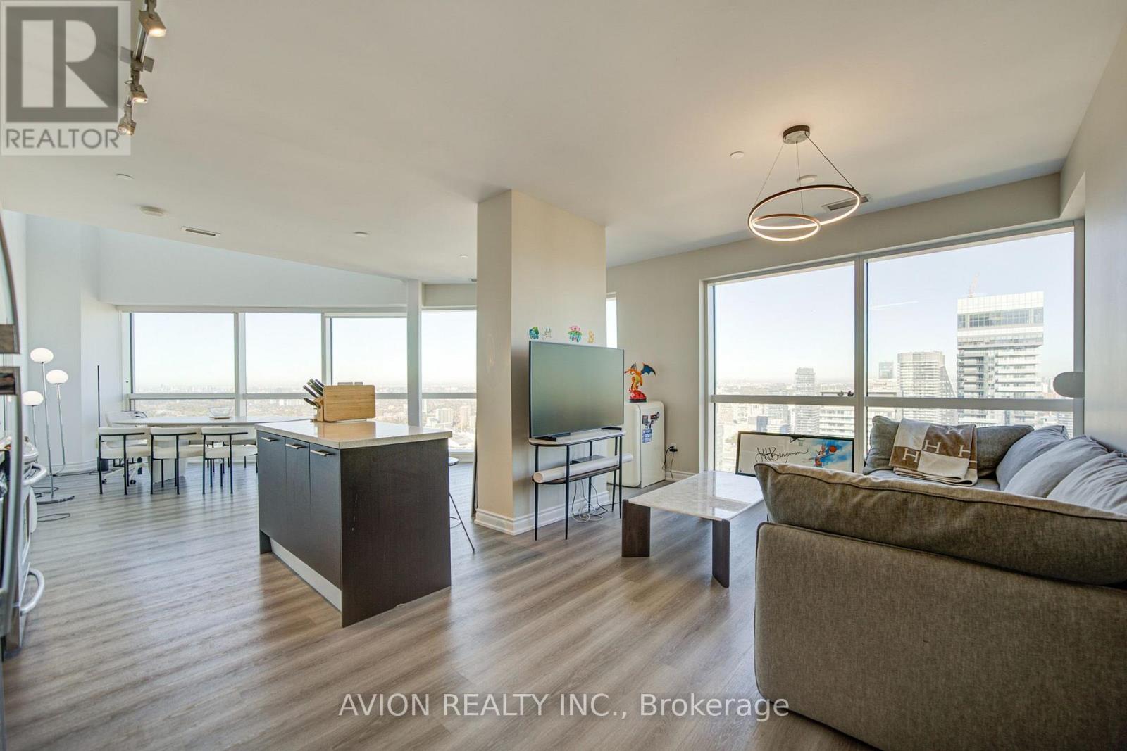 5716 - 386 Yonge Street, Toronto, Ontario  M5B 0A5 - Photo 2 - C14097304