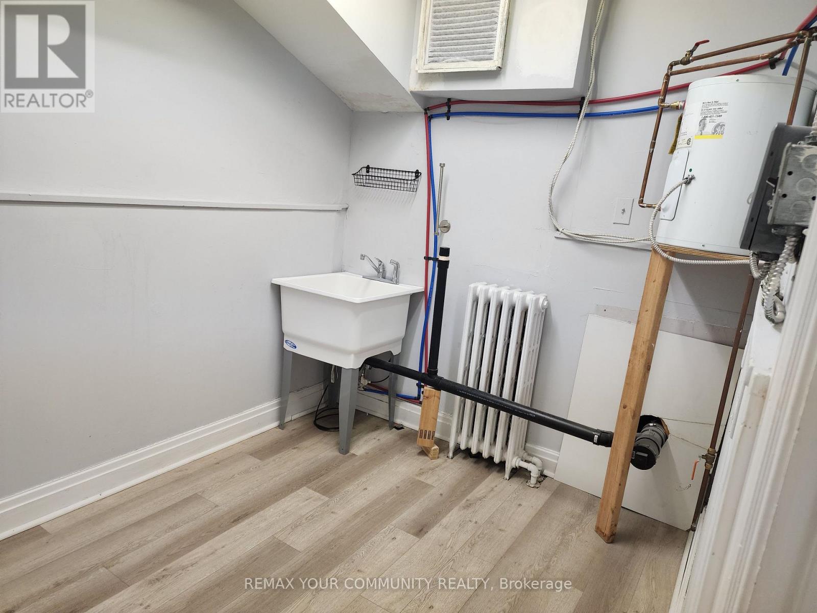 Upper - 1018 Eglinton Avenue, Toronto, Ontario  M6C 2C5 - Photo 18 - C14097334