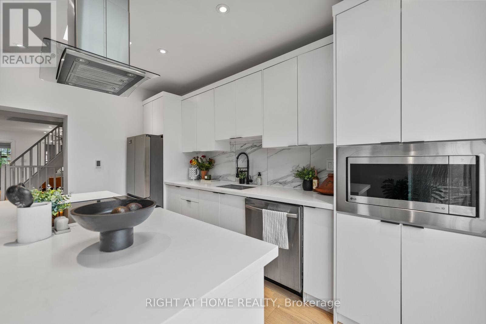 5 1/2 Luttrell Avenue, Toronto, Ontario M4C 5E2 - Photo 15 - E14097238