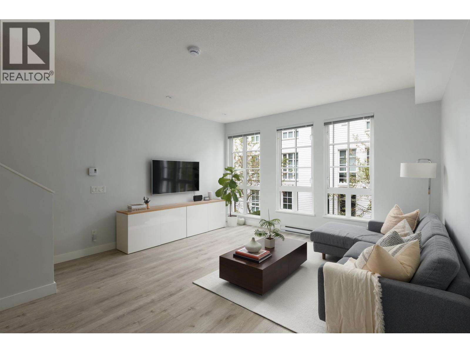 136 528 Foster Avenue, Coquitlam, British Columbia  V3J 0E3 - Photo 2 - R3176866