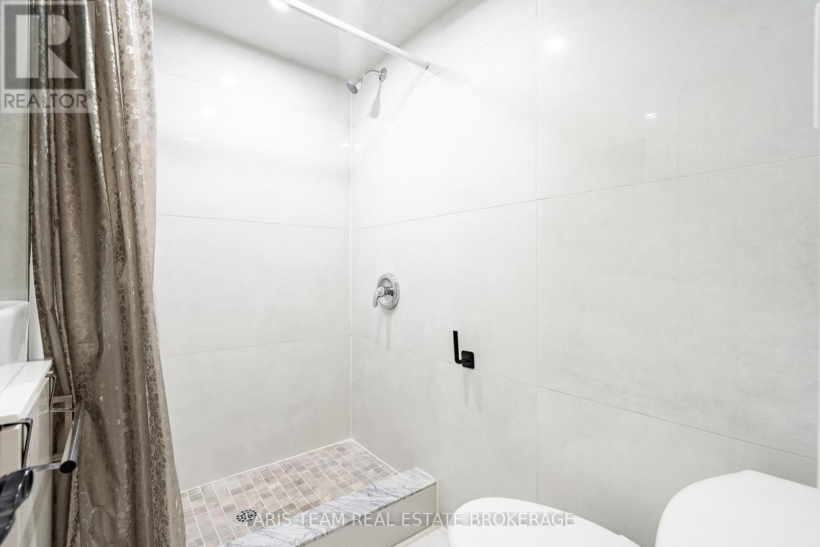 186 Ferndale Drive S, Barrie, Ontario L4N 8A1 - Photo 34 - S14097254