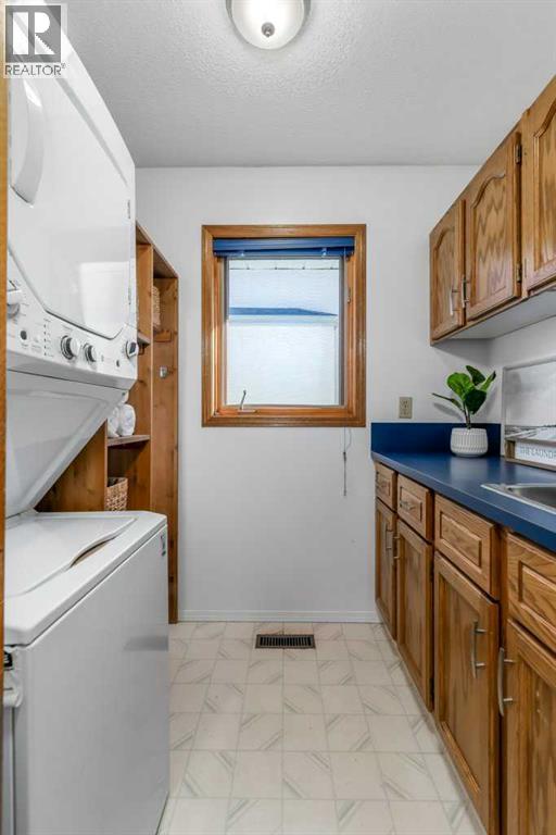 70 Riverview Circle, Cochrane, Alberta  T4C 1K3 - Photo 7 - A2352769