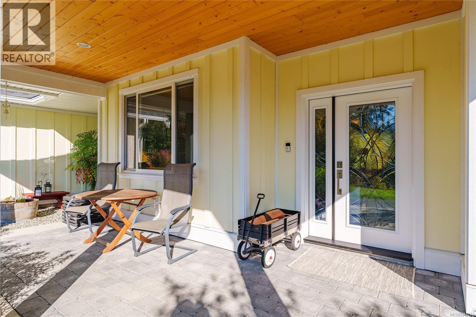 7371 Lakefront Dr