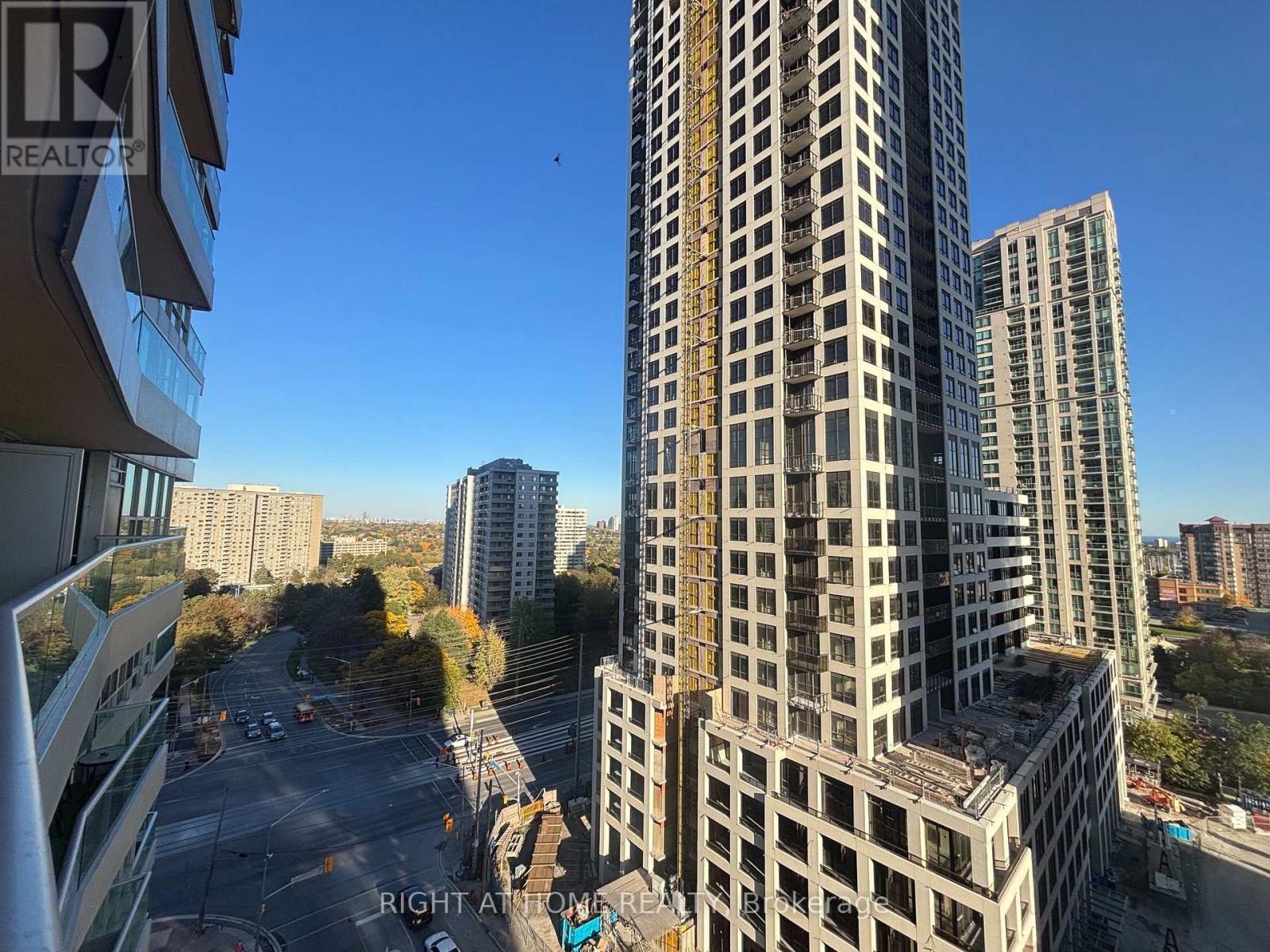 1301 - 33 ELM DRIVE W