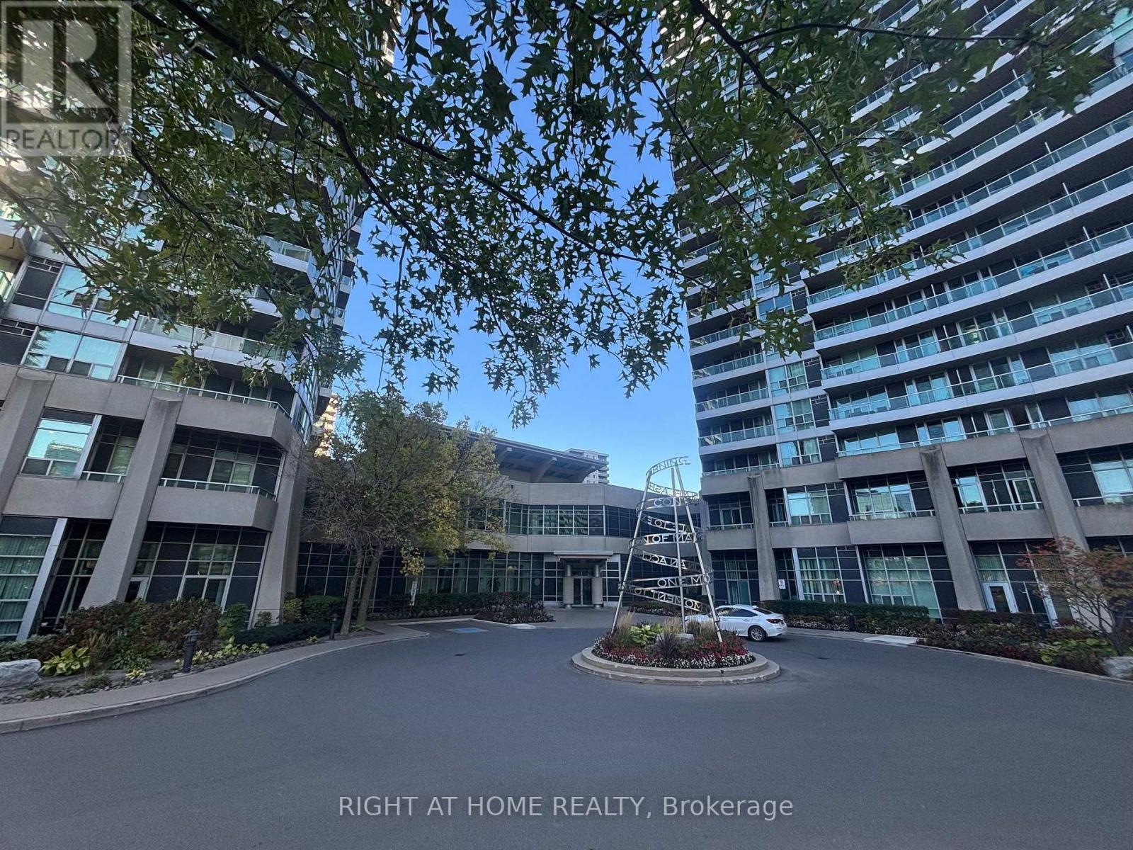 1301 - 33 Elm Drive W, Mississauga, Ontario  L5B 4M2 - Photo 2 - W14097336
