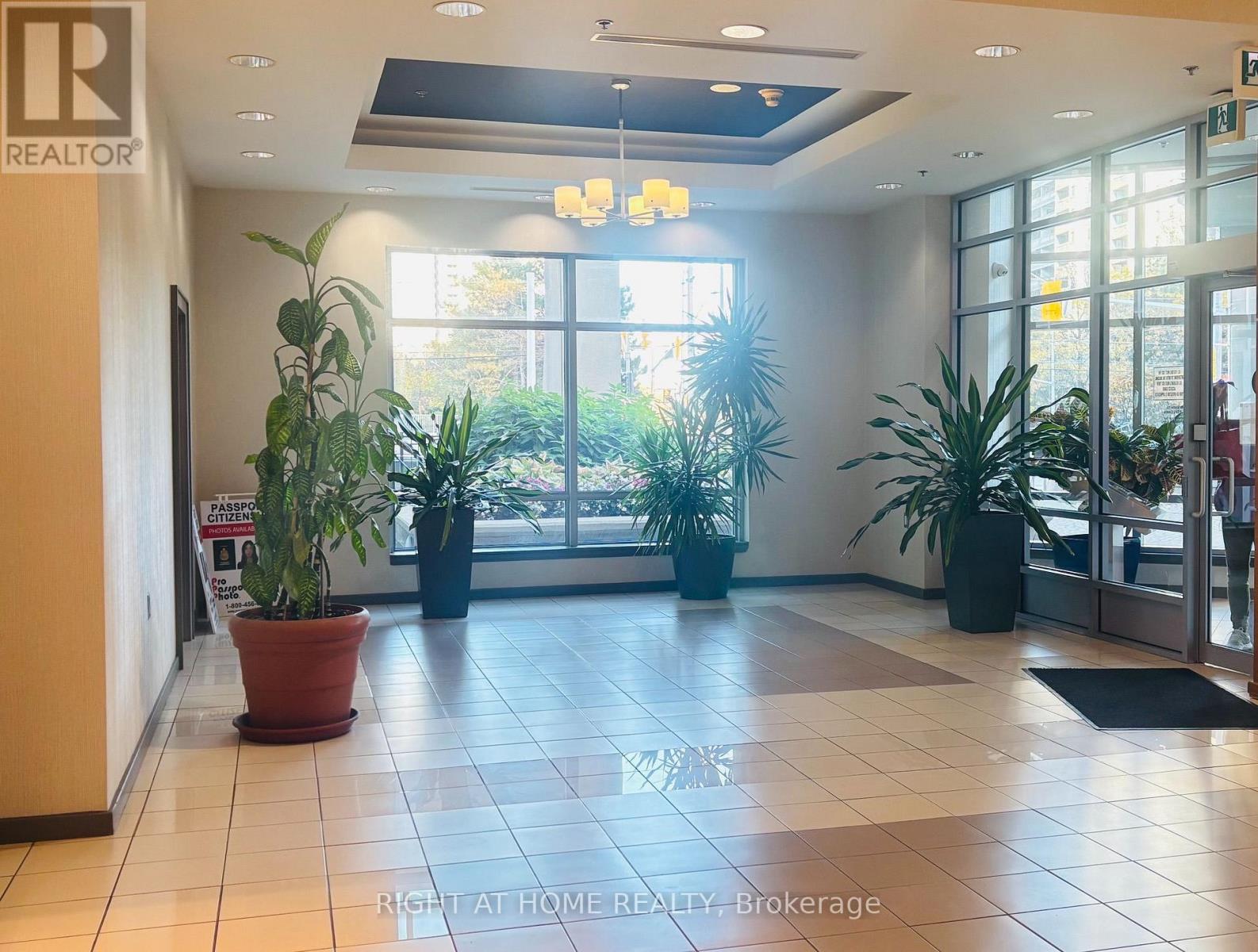 1301 - 33 Elm Drive W, Mississauga, Ontario  L5B 4M2 - Photo 4 - W14097336