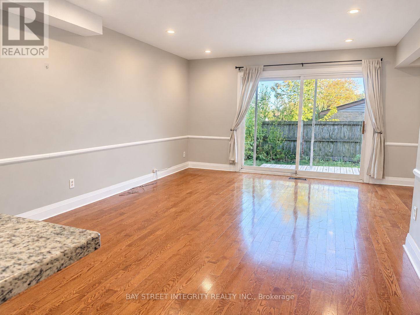 29 - 1580 Lancaster Drive, Oakville, Ontario  L6H 2Z5 - Photo 10 - W14097380
