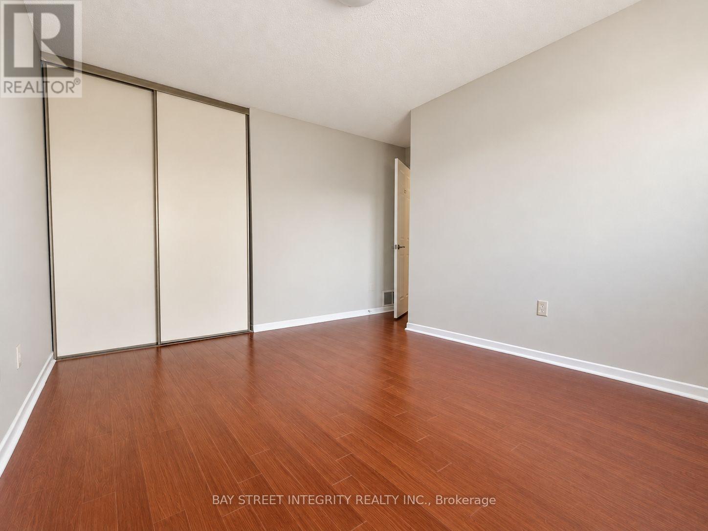 29 - 1580 Lancaster Drive, Oakville, Ontario  L6H 2Z5 - Photo 23 - W14097380