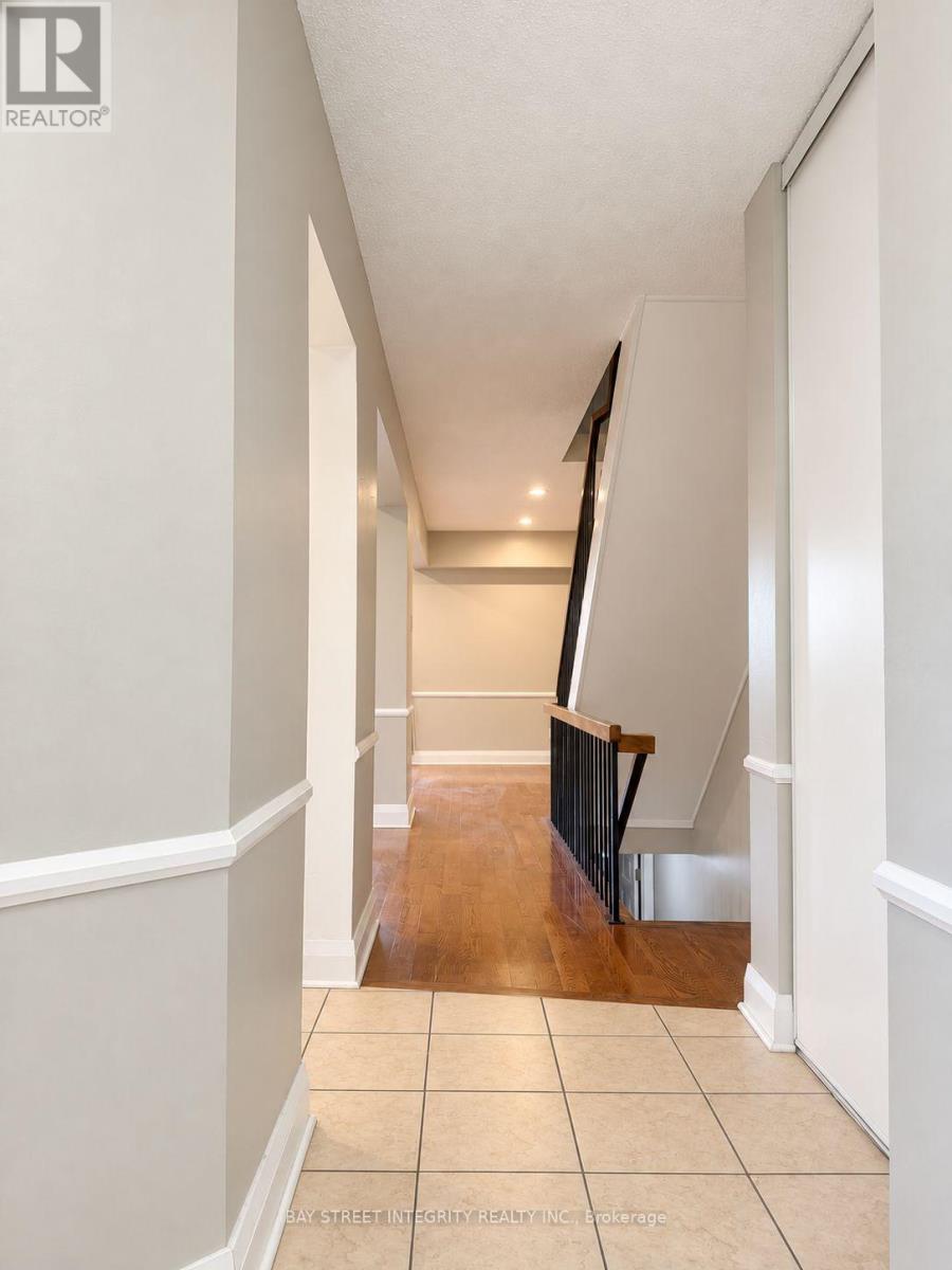 29 - 1580 Lancaster Drive, Oakville, Ontario  L6H 2Z5 - Photo 4 - W14097380