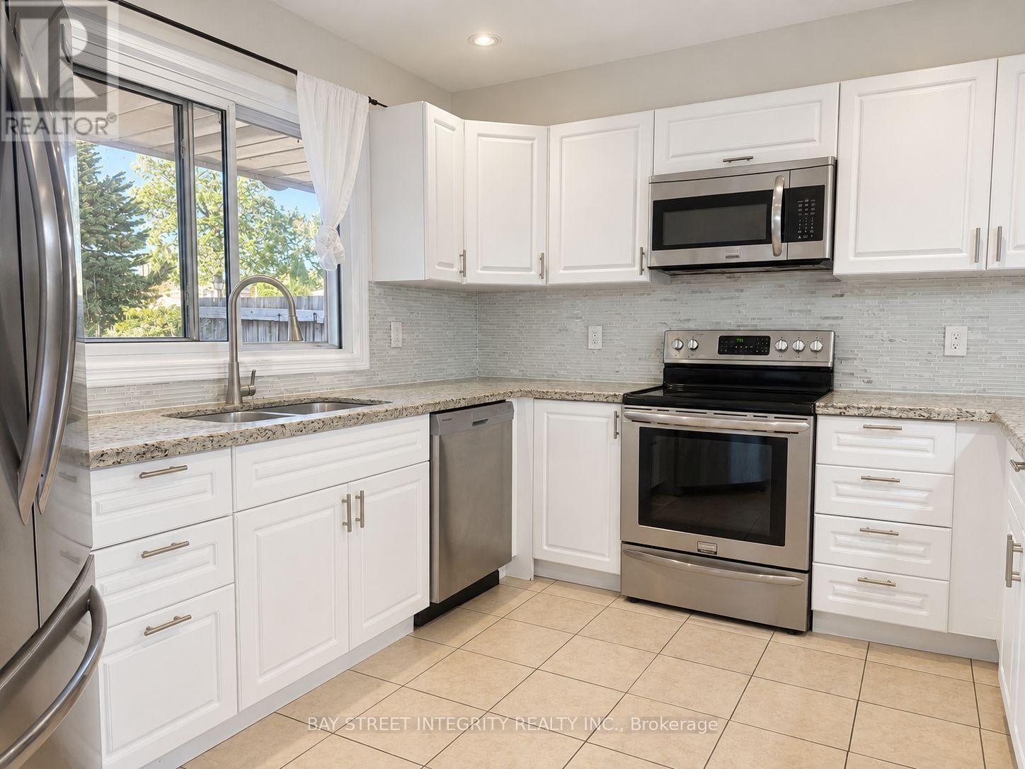 29 - 1580 Lancaster Drive, Oakville, Ontario  L6H 2Z5 - Photo 6 - W14097380