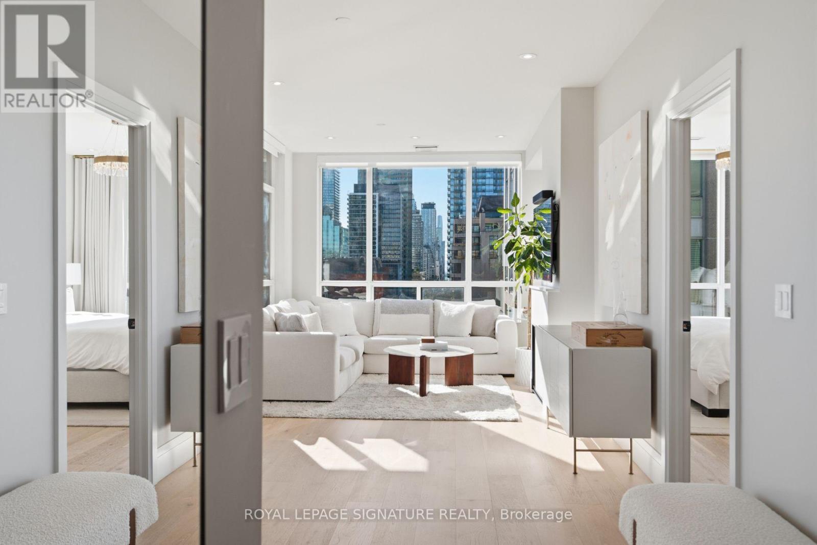 1002 - 980 Yonge Street, Toronto, Ontario  M4W 3V8 - Photo 3 - C14097010