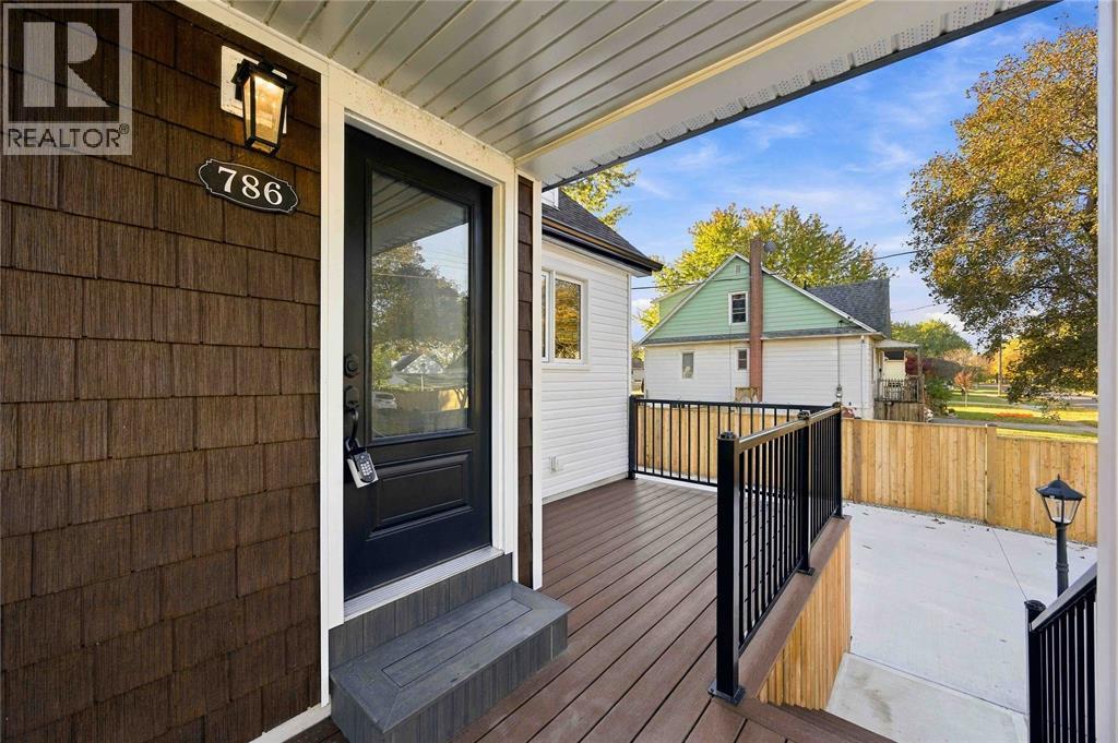 786 ELIZABETH AVENUE Sarnia Ontario Canada N7S2V3 5