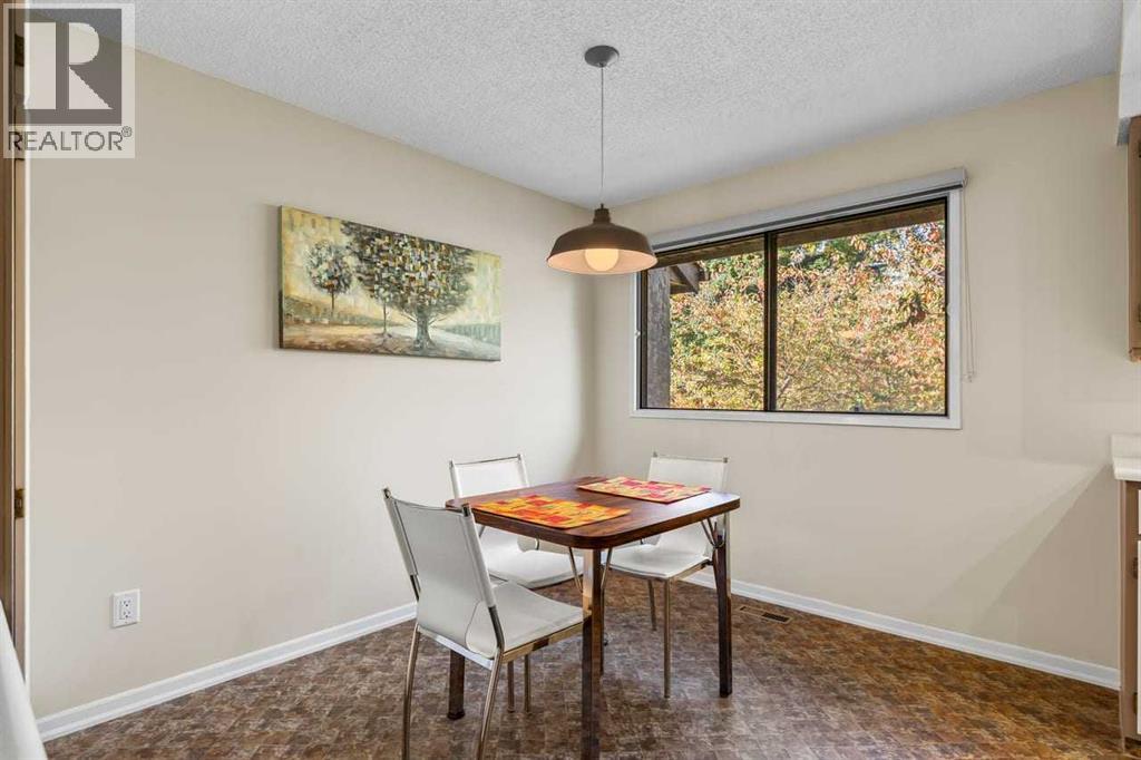 4 Glamis Gardens Sw, Calgary, Alberta  T3E 6S4 - Photo 12 - A2347309