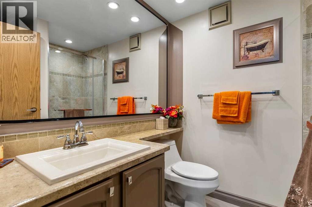 4 Glamis Gardens Sw, Calgary, Alberta  T3E 6S4 - Photo 19 - A2347309