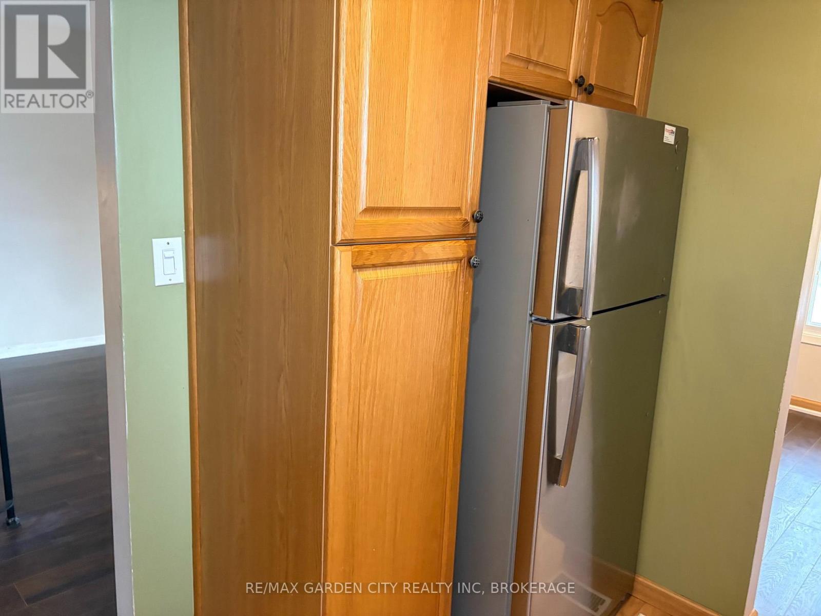 Upper - 9 Stonegate Drive, St. Catharines, Ontario  L2P 3K9 - Photo 14 - X14097418