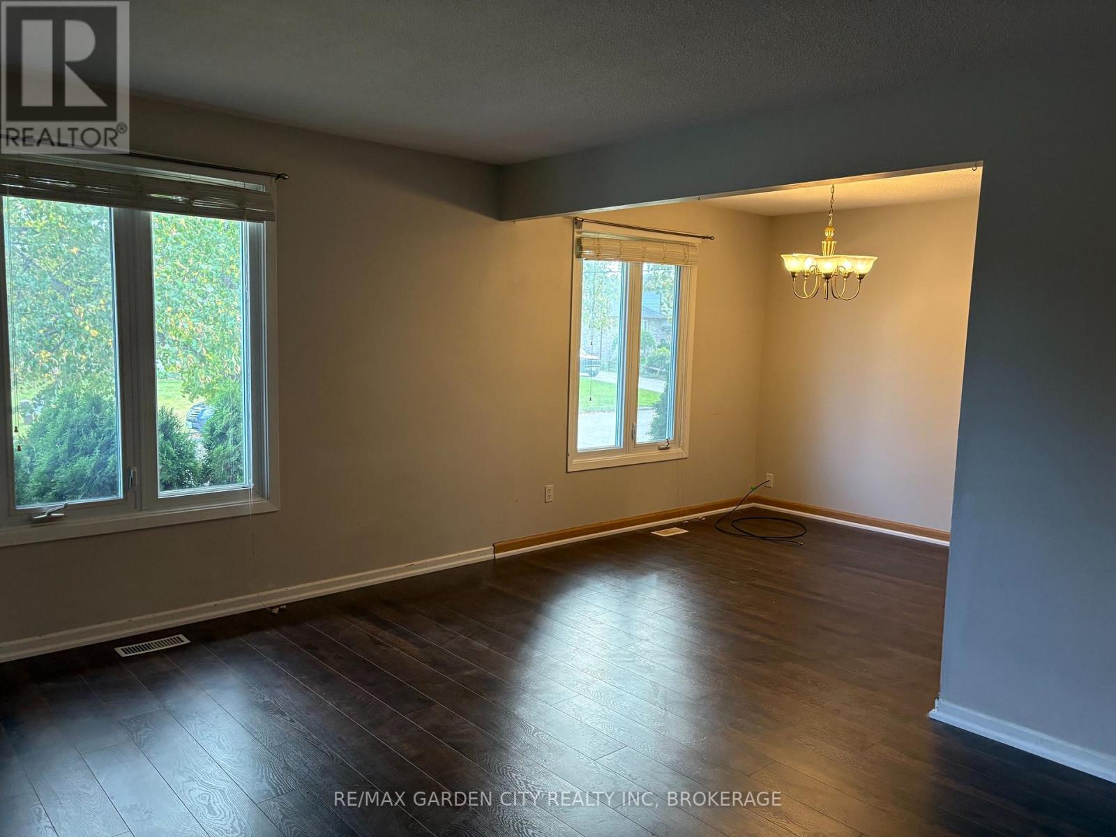 Upper - 9 Stonegate Drive, St. Catharines, Ontario  L2P 3K9 - Photo 7 - X14097418