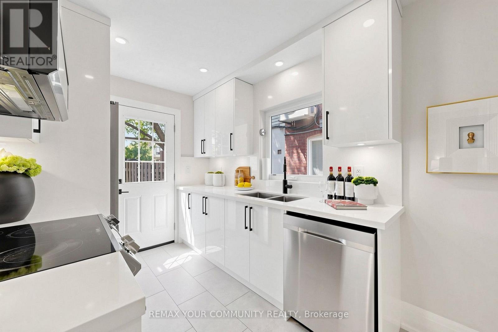 351 Fairlawn Avenue, Toronto, Ontario  M5M 1T5 - Photo 7 - C14097490