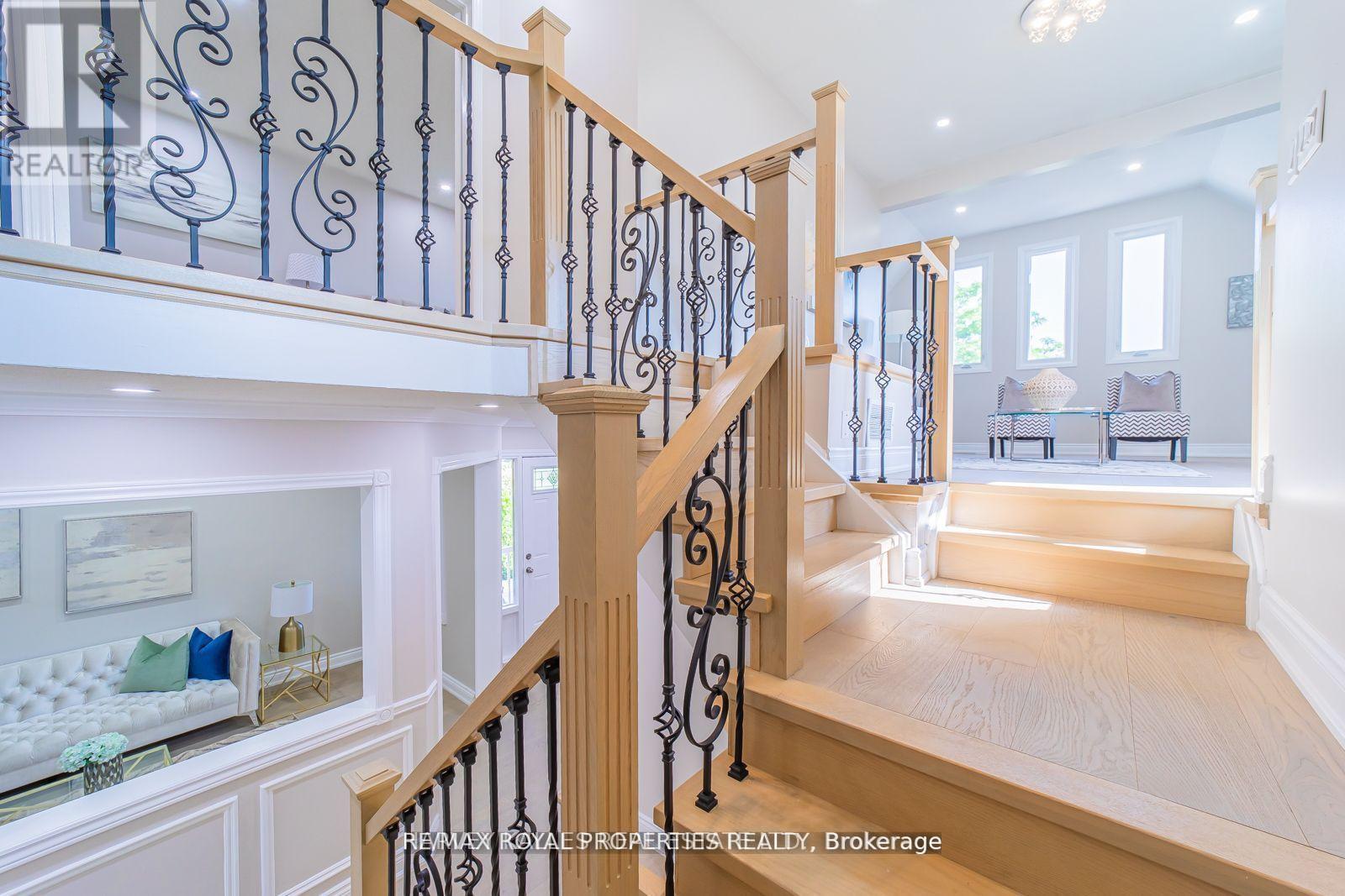 1639 Middleton Street S, Pickering, Ontario  L1X 2L5 - Photo 4 - E14097558