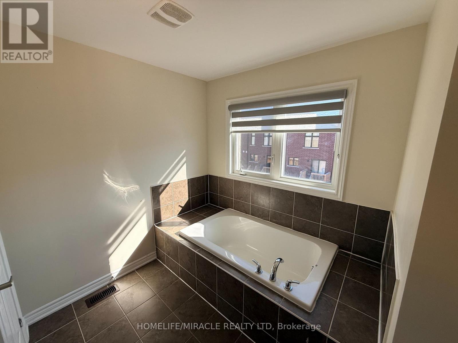 1301 Apollo Street, Oshawa, Ontario  L1K 3E6 - Photo 24 - E14097644