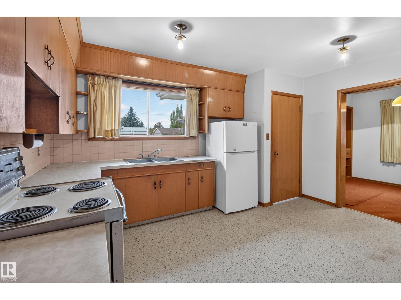 6321 104 AV NW